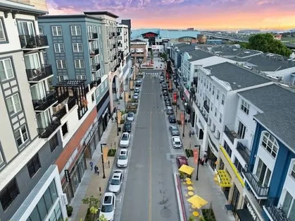 Emeryville, CA street near where Oakland Mobile Detailing provides mobile car detailing