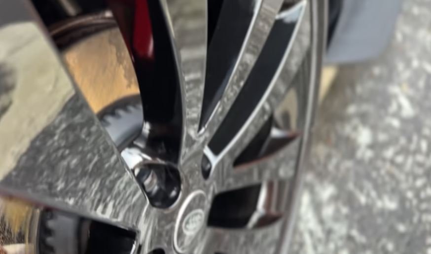 Wheel and tyre detailing in Oakland — brake dust removed and rim finish restored