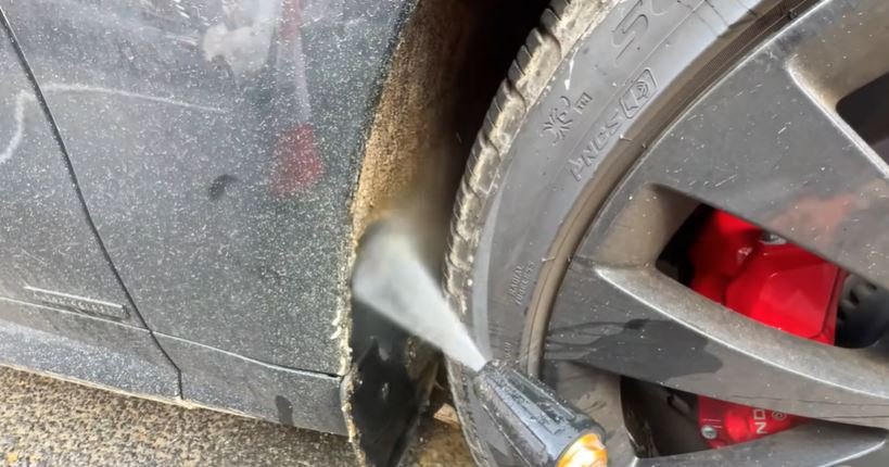 Wheel arch and mud guard cleaned during an Oakland exterior detail