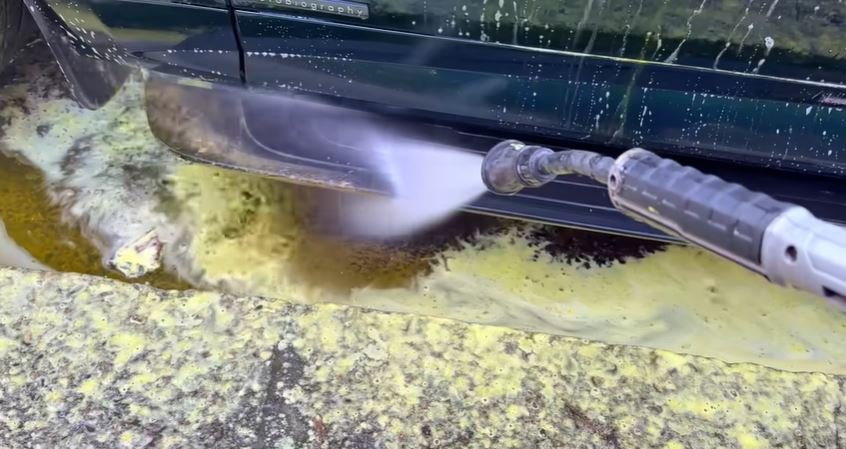 Rinsing a car with a pressure gun after chemical decontamination
